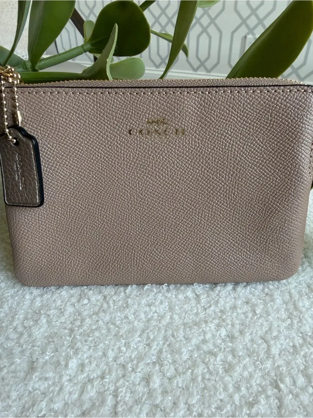 Coach Pebble Leather Wristlet Pouch Taupe Nude Zip Clutch Wallet like new